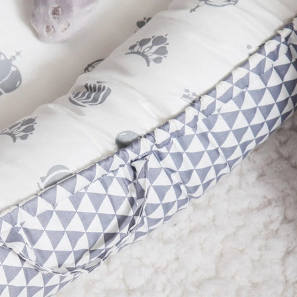 Coussin Réducteur Lit Bébé Bionique Ergonomique en Coton Doux - Confort et Sécurité 8