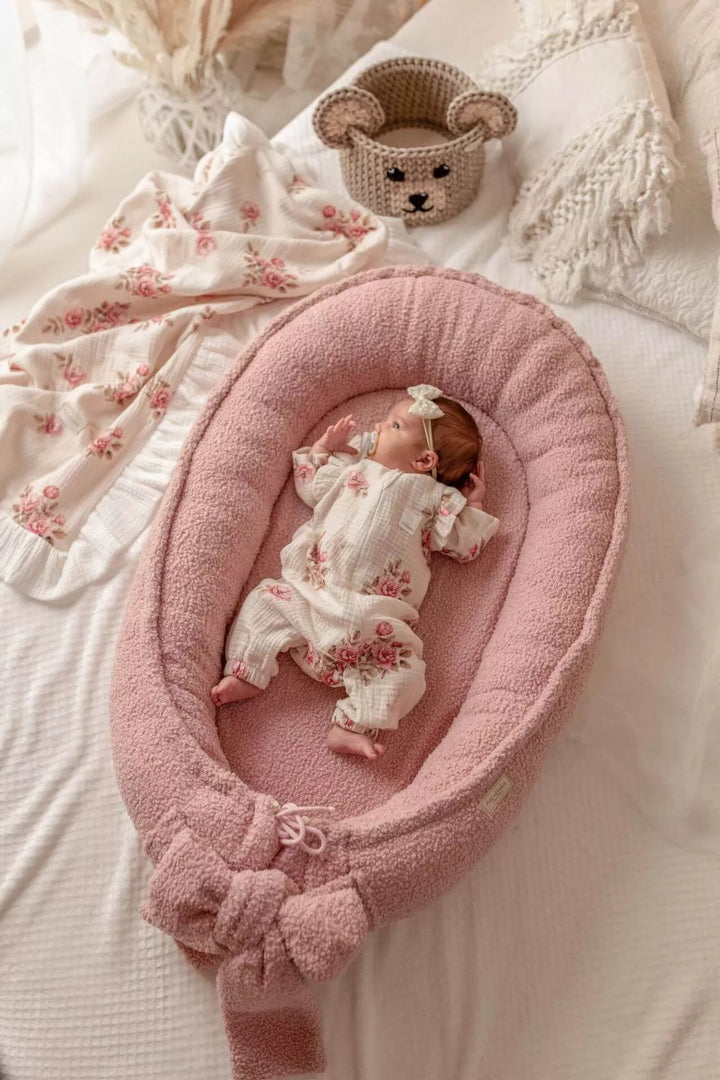 Nid Bébé Bouclé Fait Main - Confort Sûr et Style Élégant pour Nouveau-nés 1