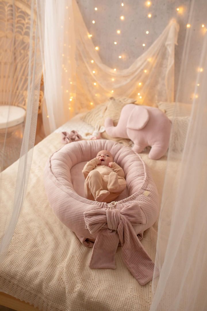 Nid Pour Bébé Fait Main en Velours Côtelé - Rose Poudré avec Matelas Amovible 1