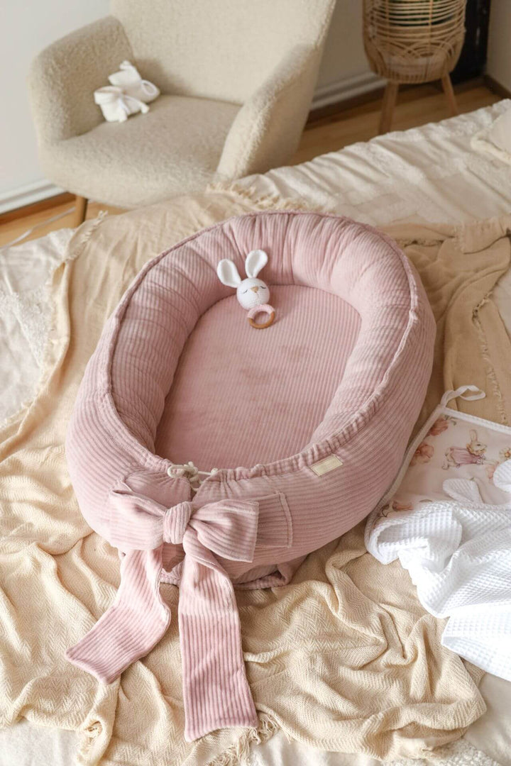Nid Pour Bébé Fait Main en Velours Côtelé - Rose Poudré avec Matelas Amovible 2