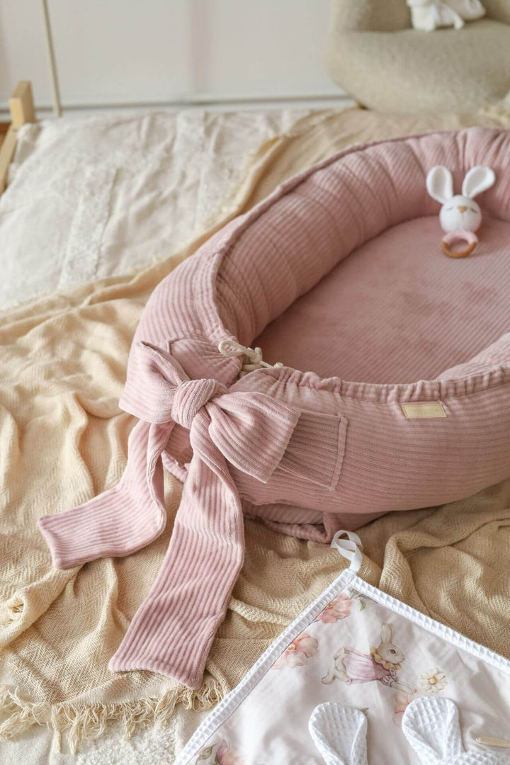 Nid Pour Bébé Fait Main en Velours Côtelé - Rose Poudré avec Matelas Amovible 3